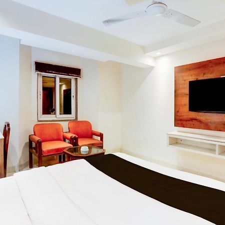 Super Townhouse Padav Square Gwalior Formerly Hotel Shelter Buitenkant foto
