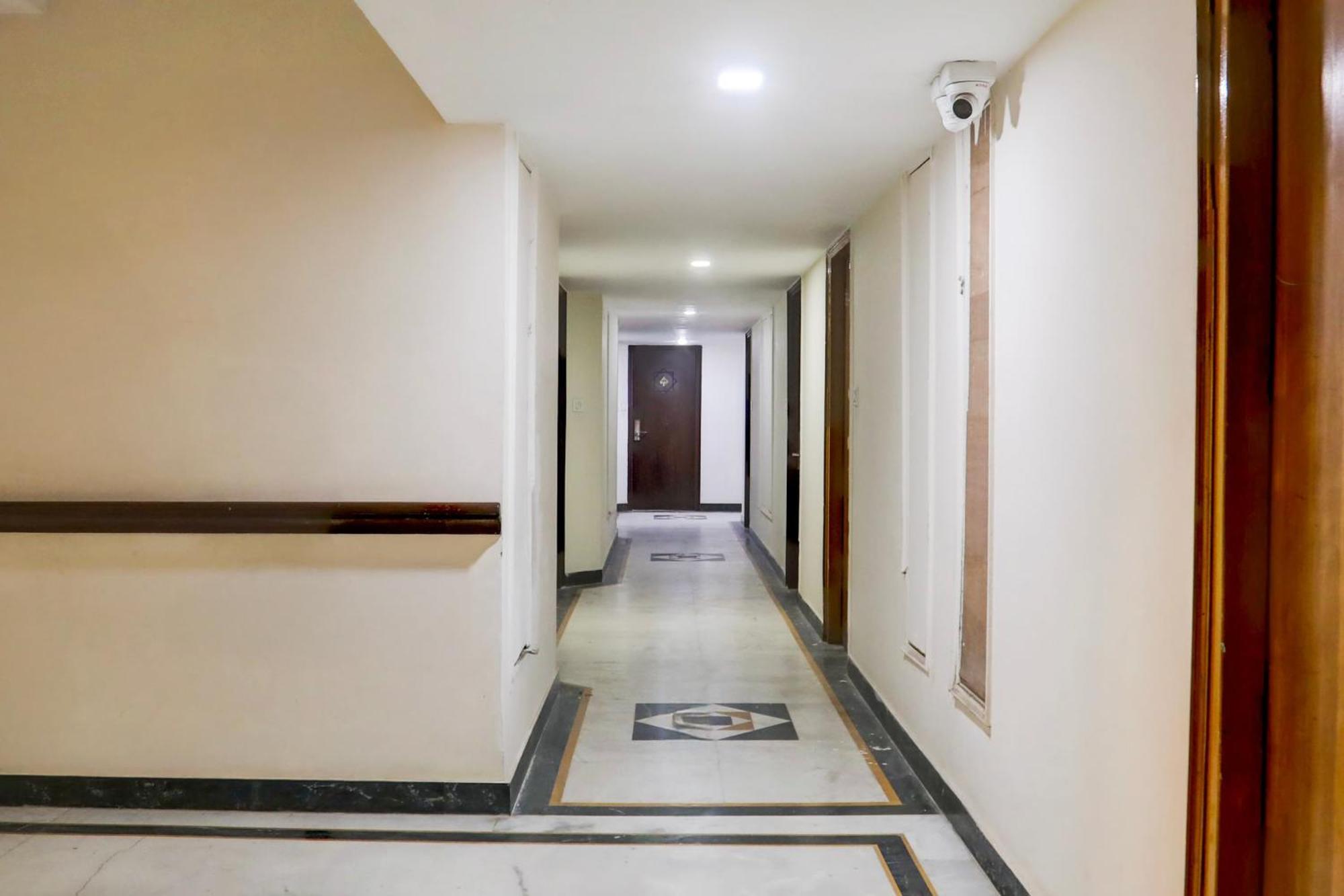 Super Townhouse Padav Square Gwalior Formerly Hotel Shelter Buitenkant foto