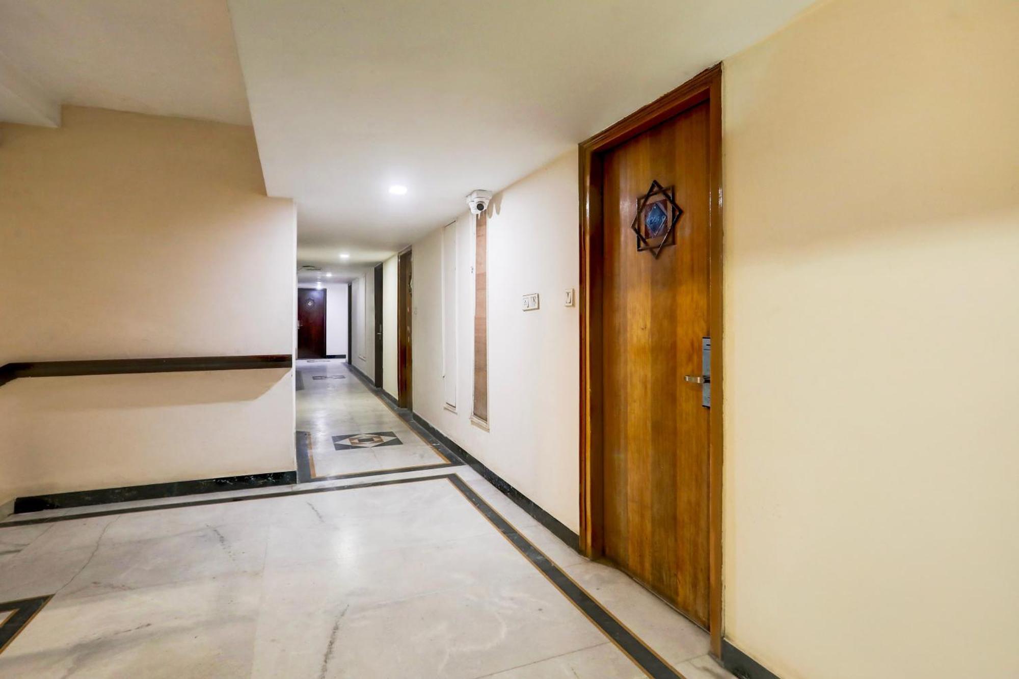Super Townhouse Padav Square Gwalior Formerly Hotel Shelter Buitenkant foto